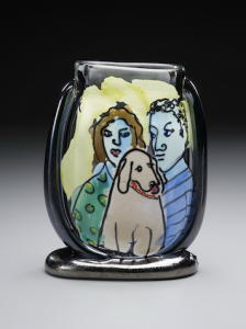couple-with-dog-vase